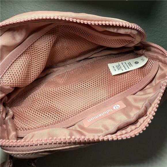 lululemon everywhere belt bag & Crossbody bag & - Picture 2 of 8